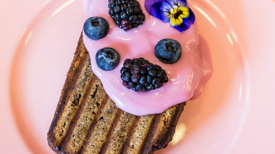 Солодкий тост з чорницями